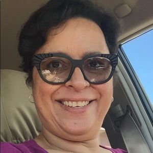 Meet your Posher, Elizabeth Pabon